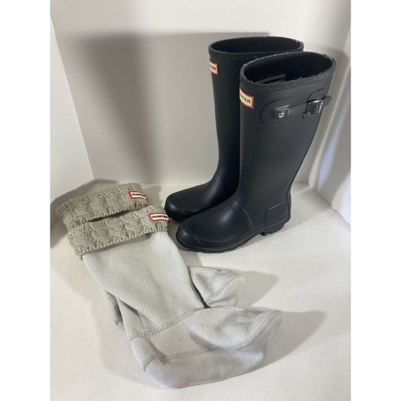 Hunter Original Kids Boots With Hunter Original Six-Stitch Cable Boot Socks - Picture 7 of 9